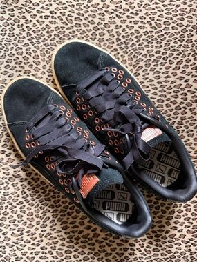 Black and Rose Gold grommet 
Eyelet PUMA Sneakers suede women 7
